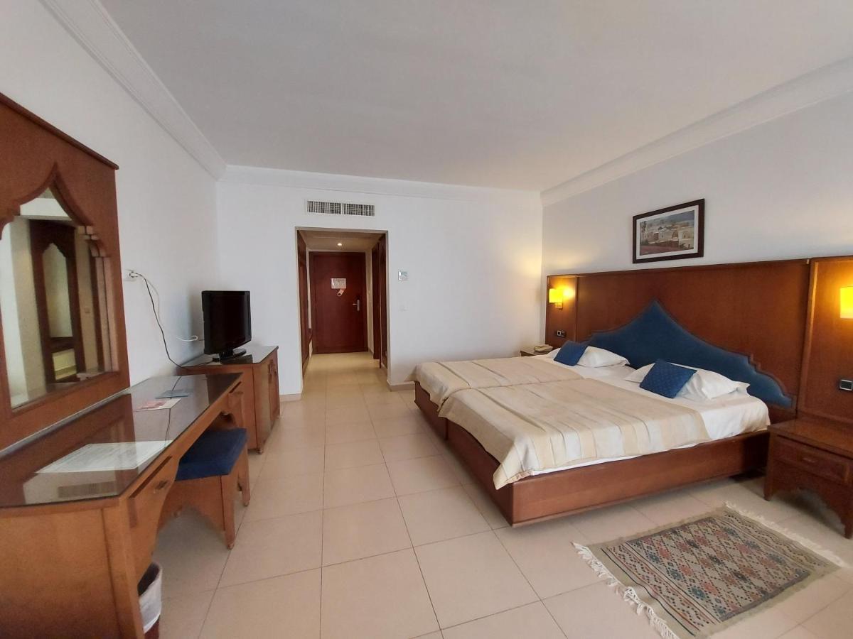 Hotel Eden Yasmine & 4*